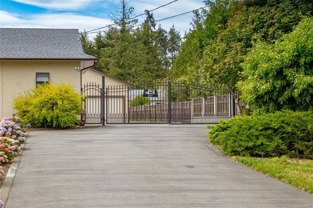 3 of 48 - 851 Breakwater Rd, French Creek, BC