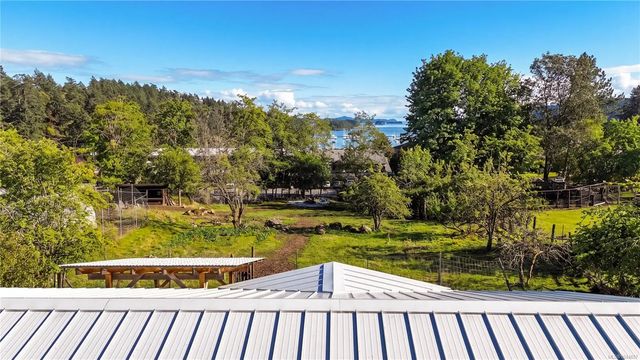 4 of 37 - 265 Lower Ganges Rd, Salt Spring, BC