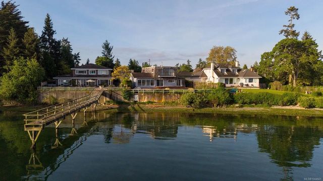 3 of 15 - 2444 Whidby Lane, Sidney, BC