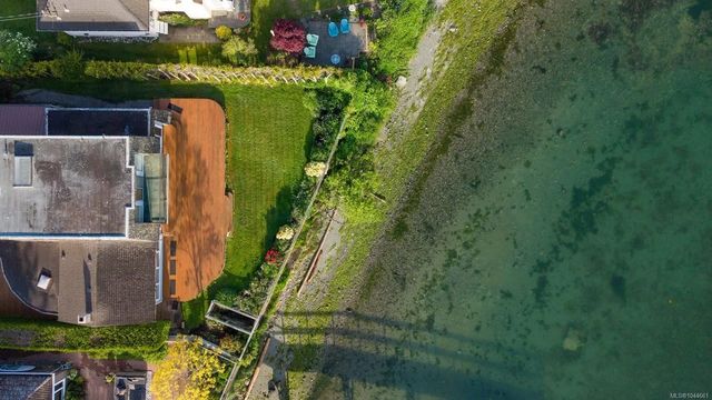 5 of 15 - 2444 Whidby Lane, Sidney, BC