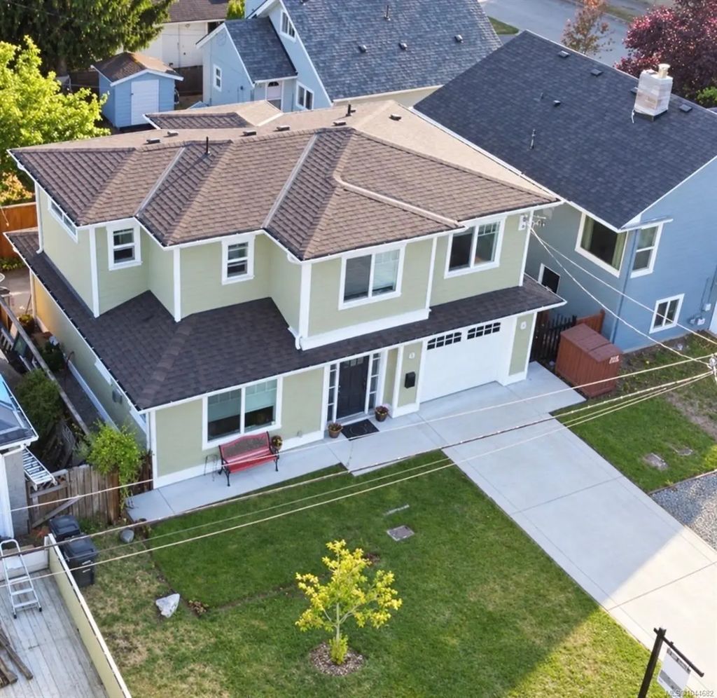 57 Sims Ave, Saanich