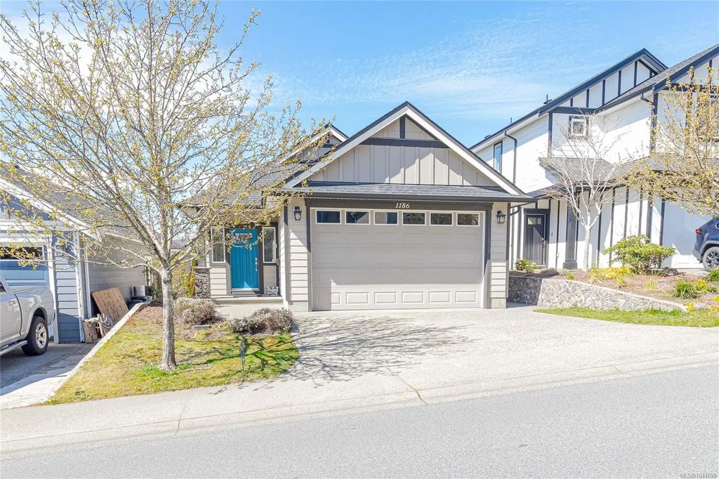 1186 Sikorsky Rd, Langford