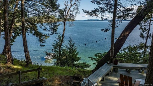 919 Salal Dr, Mudge Island