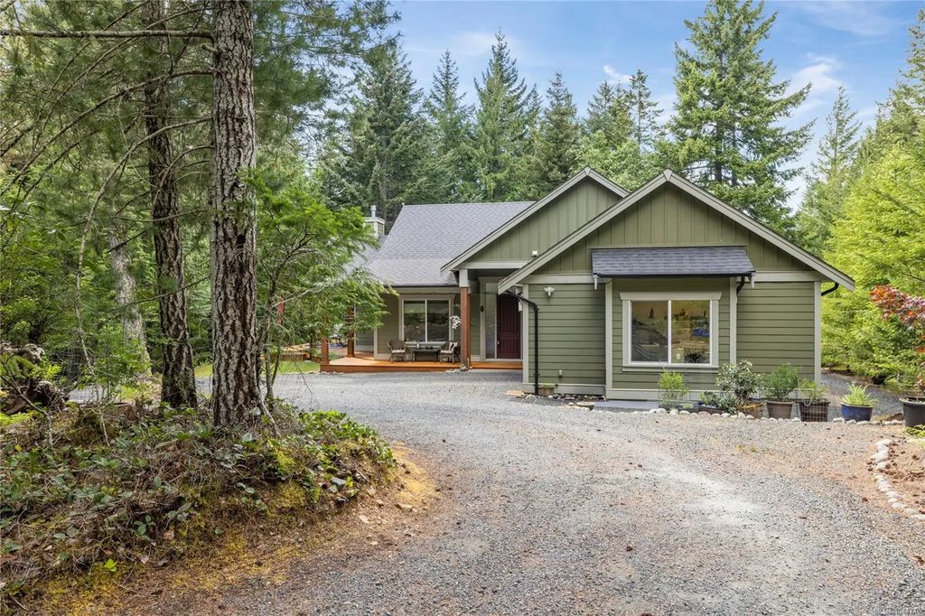 1703 Peligren Pl, Qualicum Beach