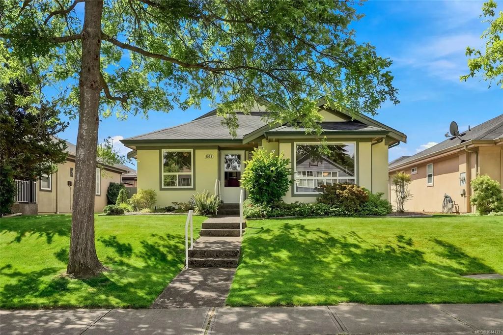 808 Stanhope Rd, Parksville