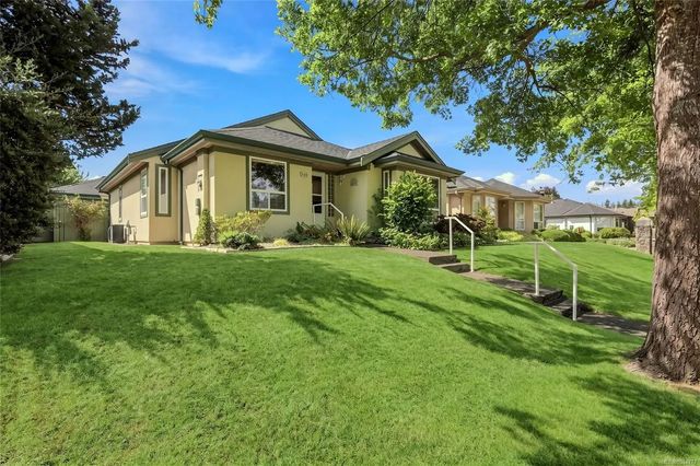 2 of 33 - 808 Stanhope Rd, Parksville, BC