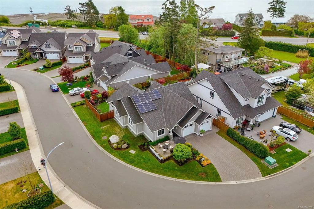 9257 Bakerview Close, North Saanich