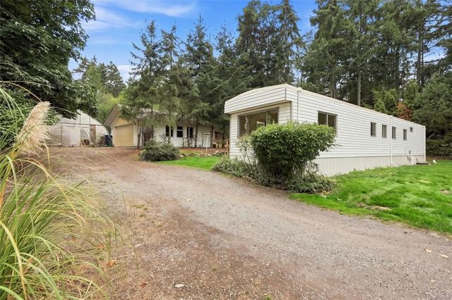 2 of 30 - 470 Fourneau Way, Parksville, BC