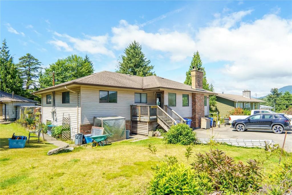 269 Matterson Dr, Ucluelet