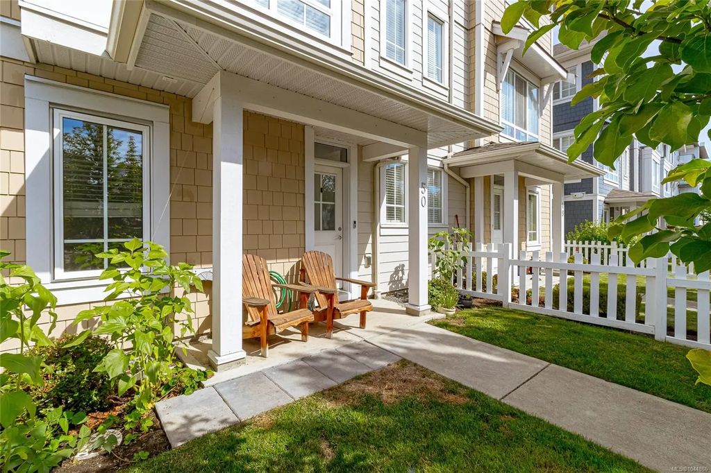370 Latoria Blvd 50, Colwood