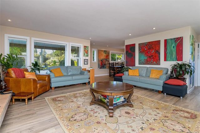 3 of 52 - 862 Canterbury Rd, Saanich, BC