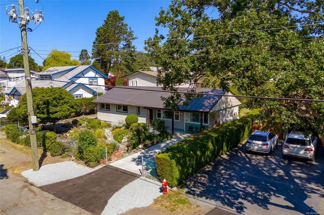 5 of 52 - 862 Canterbury Rd, Saanich, BC