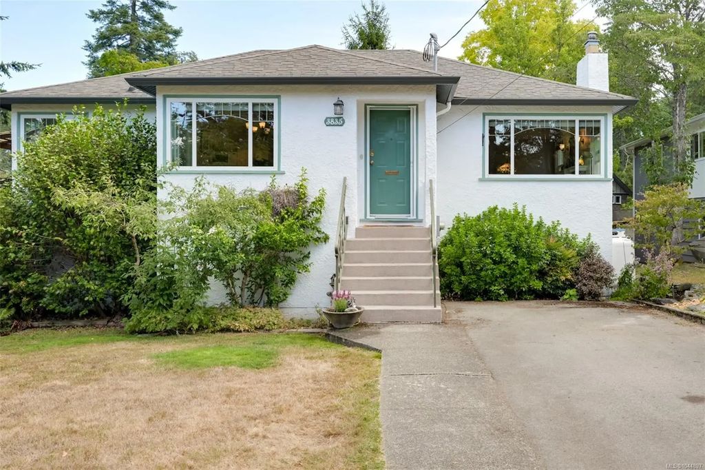 3835 Cumberland Rd, Saanich