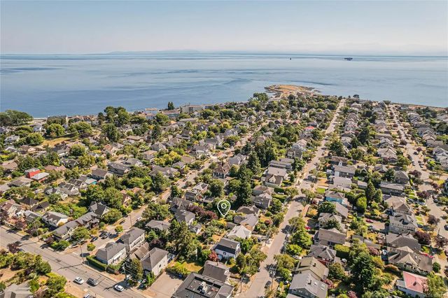 3 of 41 - 129 Moss St, Victoria, BC