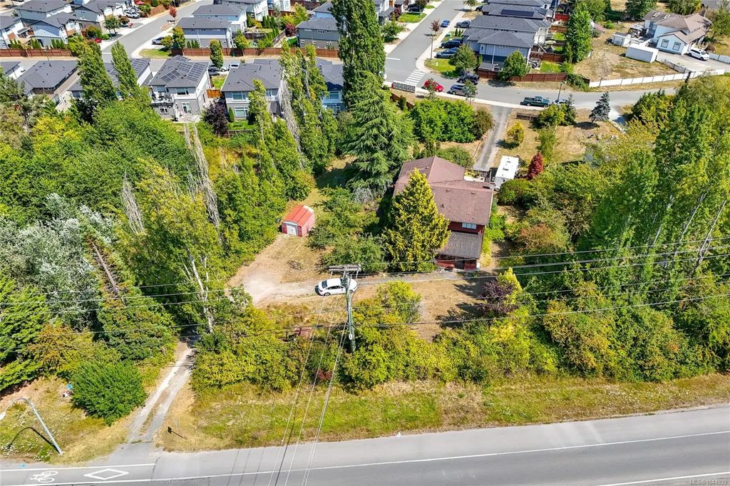 9254 Rideau Ave, North Saanich