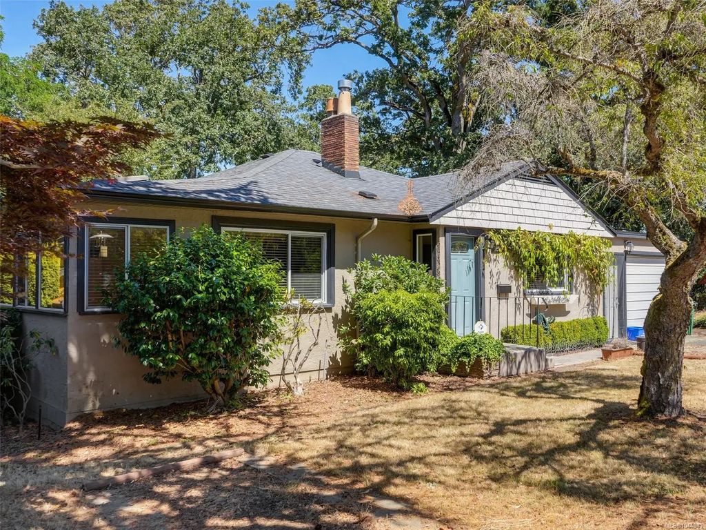 1296 Downham Pl, Saanich