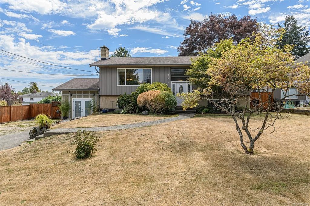 987 Nicholson St, Saanich