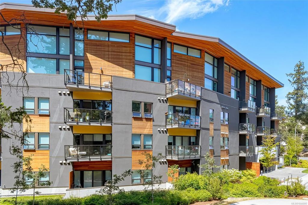 991 Mckenzie Ave 312, Saanich