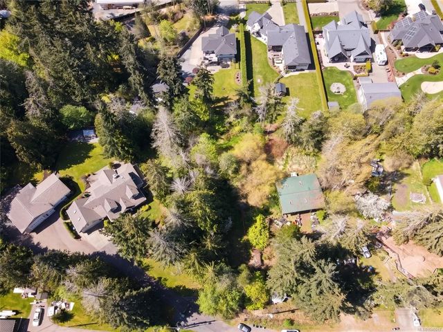 3 of 9 - Lot 20 Robin Pl, Qualicum Beach, BC