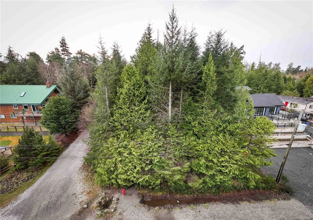 1391 Victoria Rd, Ucluelet