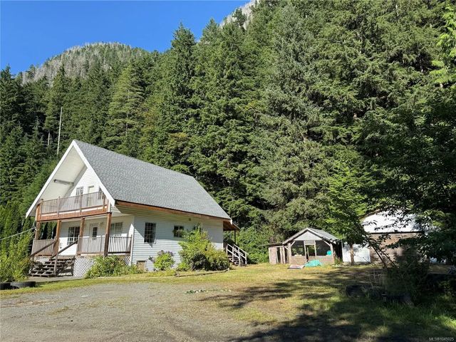 2 of 19 - 406 Ferris Rd, Zeballos, BC