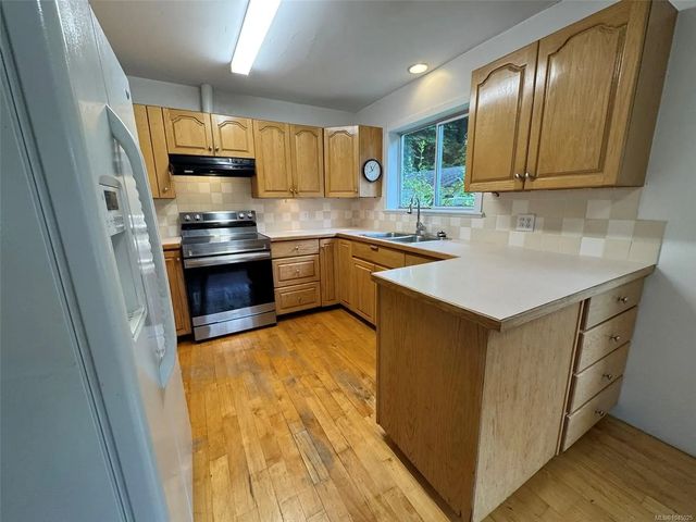 5 of 19 - 406 Ferris Rd, Zeballos, BC