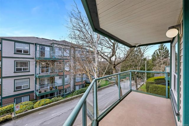 2 of 20 - 899 Darwin Ave 212, Saanich, BC