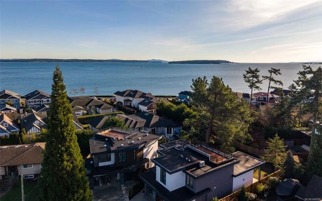 2 of 44 - 2293 Adela Pl, Sidney, BC