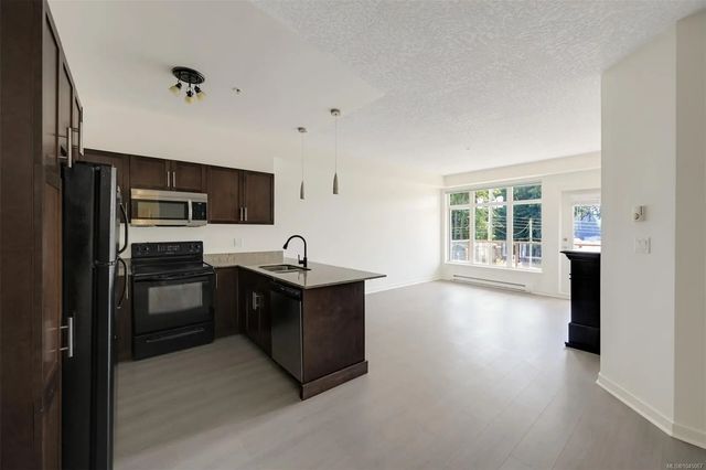 2 of 39 - 2220 Sooke Rd 305, Colwood, BC