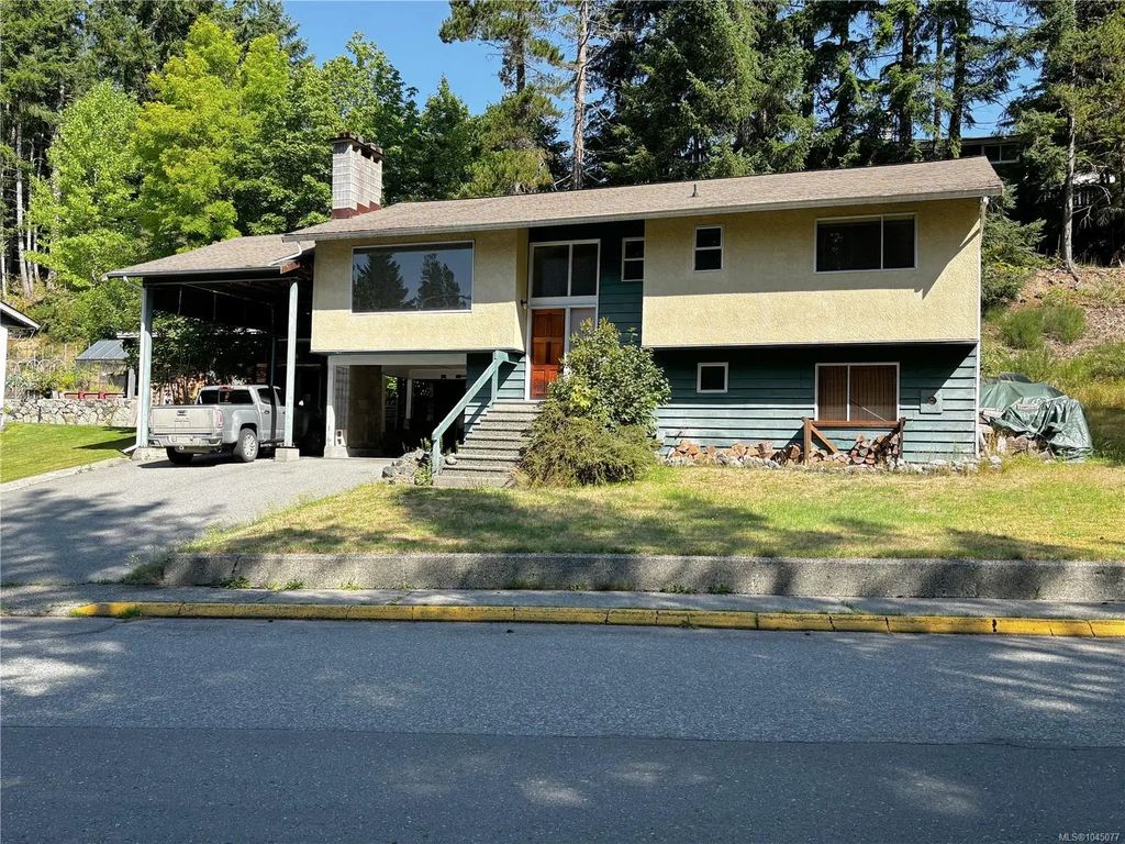 352 Nootka Dr, Gold River
