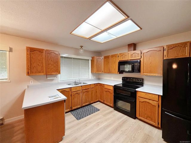 2 of 23 - 352 Nootka Dr, Gold River, BC