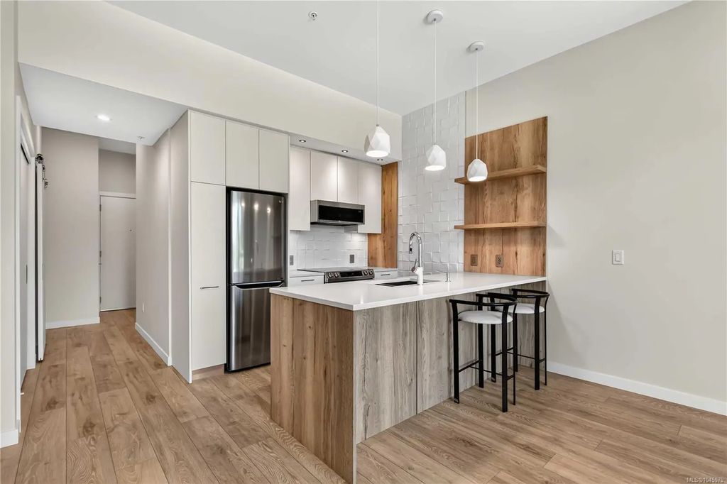 1588 North Dairy Rd 415, Saanich