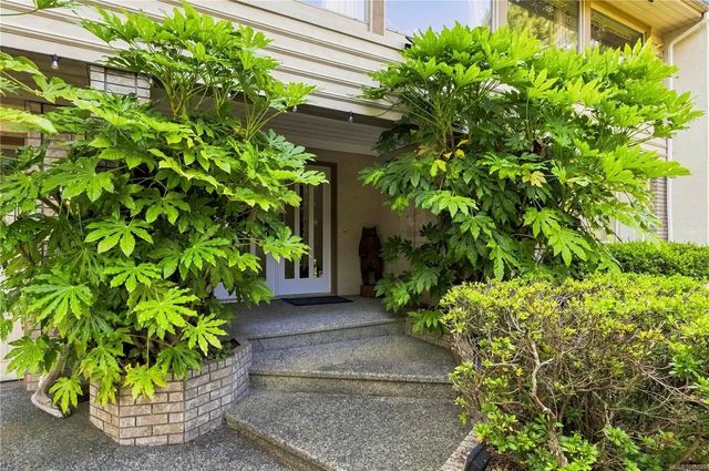 4 of 62 - 4355 Emily Carr Dr, Saanich, BC