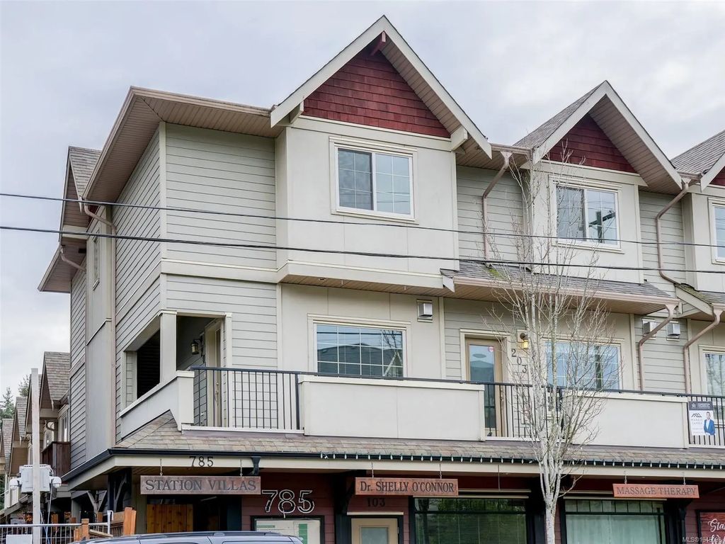 785 Station Ave 201, Langford