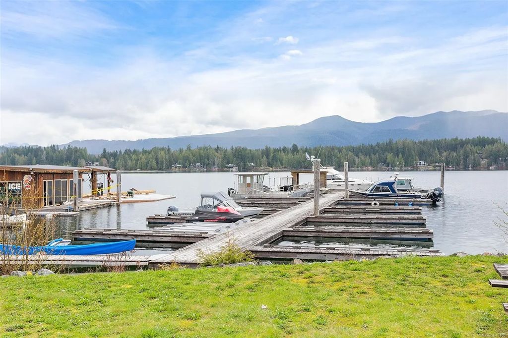10415 Marina Vista Dr, Port Alberni