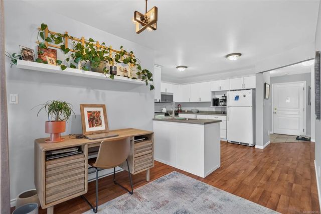 5 of 42 - 220 Island Hwy W 201, Parksville, BC