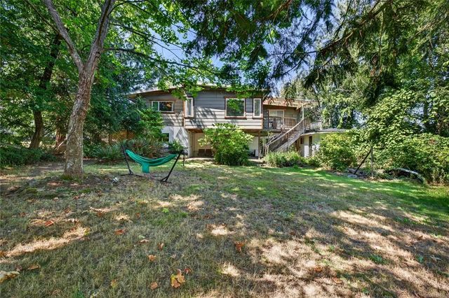 2 of 45 - 243 Maliview Dr, Salt Spring, BC