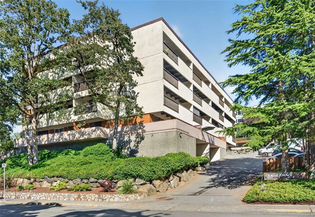 3277 Glasgow Ave 313, Saanich