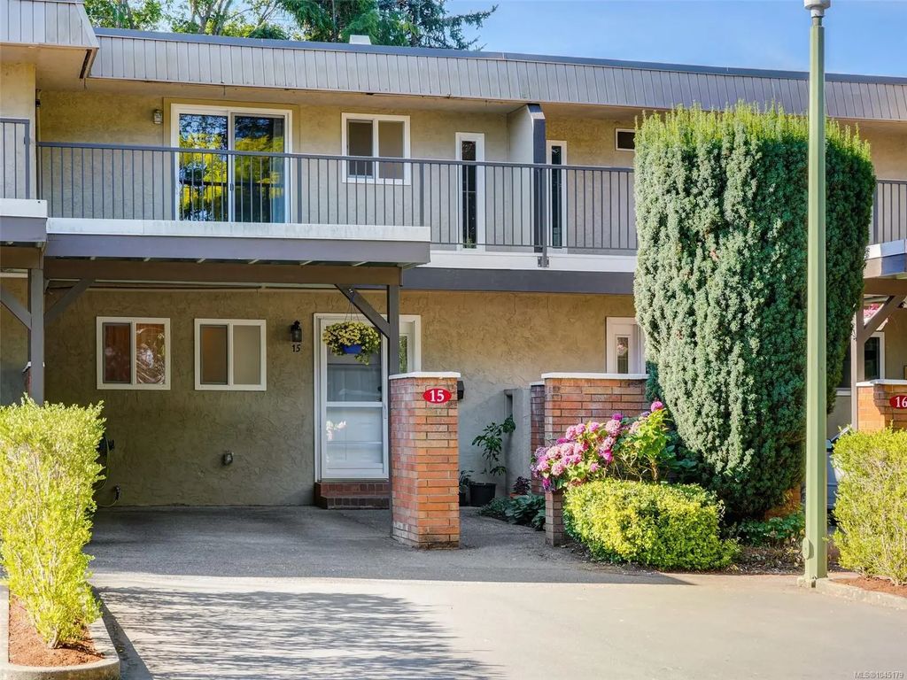 1701 Mckenzie Ave 15, Saanich