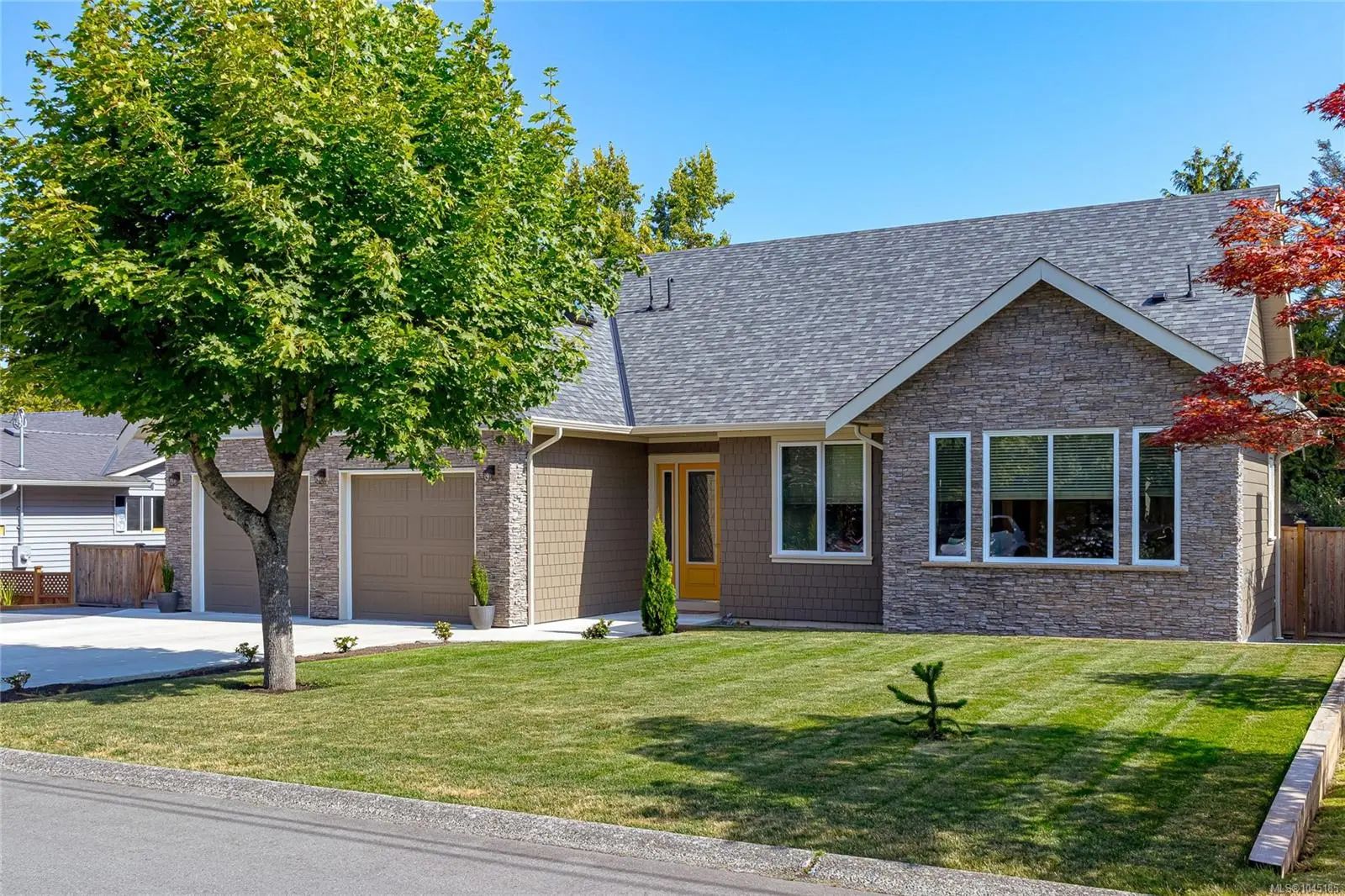 MLS #1045185 for Sale at 2104 Colinwood Rd, in the city of Sidney, V8L 4H5