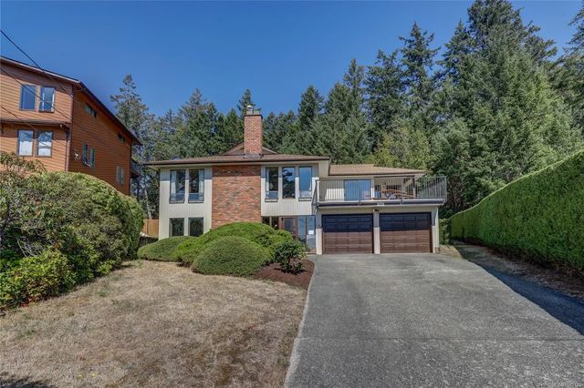 2 of 48 - 162 Sir Lancelot Pl, Nanaimo, BC