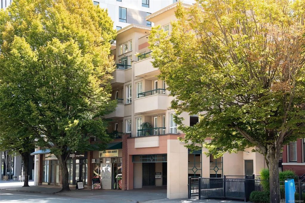 1015 Johnson St 403, Victoria
