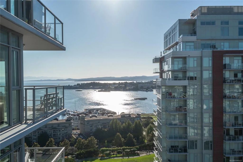 83 Saghalie Rd 1404, Victoria