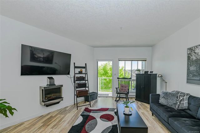 3 of 17 - 3915 Carey Rd 205, Saanich, BC