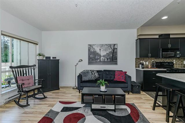 4 of 17 - 3915 Carey Rd 205, Saanich, BC