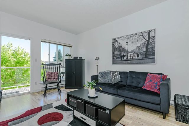5 of 17 - 3915 Carey Rd 205, Saanich, BC