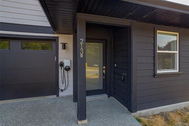 2 of 40 - 213 Macdonald Rd, Lake Cowichan, BC