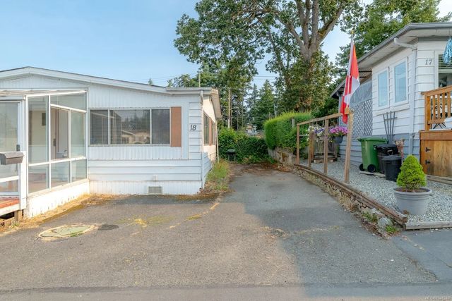 4 of 34 - 158 Cooper Rd 18, View Royal, BC