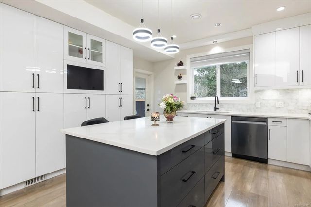 3 of 33 - 1636 Roberta Rd S, Nanaimo, BC