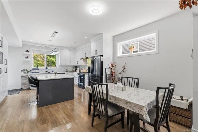 4 of 33 - 1636 Roberta Rd S, Nanaimo, BC